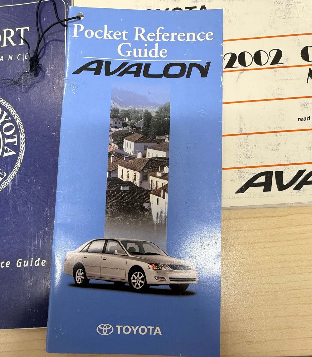 2002 Toyota Avalon Owner's Manual and Pocket Reference Guide Set